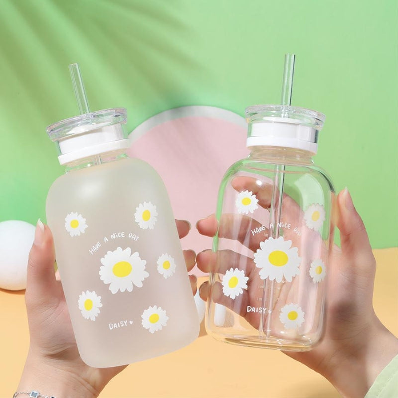 bouteille en verre avec paille